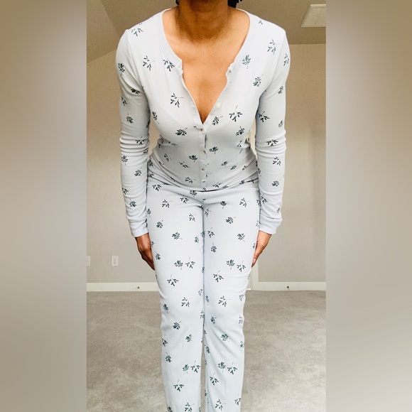 Old Navy Blue Pattern Onesis - Picture 10 of 12